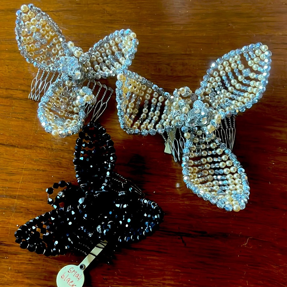 ERICKSON BEAMON CRYSTAL BEADED FLOWER HAIR COMBS